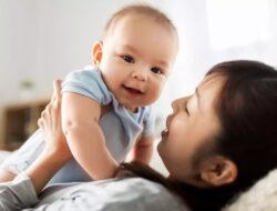 Benarkah Pendidikan Tinggi Ibu Sangat Berpengaruh Pada Proses Bayi Bisa Bicara Lebih Cepat?