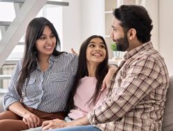 Begini Cara Orangtua Mengajarkan Tentang Seks Kepada Anak Sesuai Tahapan Usianya