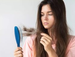 Cara Cegah Rambut Rontok dan Uban Sejak Dini, Kenali Penyebabnya