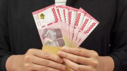 JLhvsR ilustrasi uang gaji