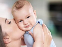 Ketahui Bahaya Yang Mengintai Saat Cium Bayi Sembarangan