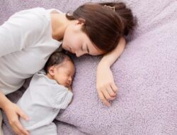 Manfaat Menyanyikan Lagu Nina Bobo Untuk Si Kecil Ketika Tidur