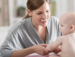 Nyanyikan Lagu Untuk Bayi Baru Lahir, Banyak Manfaatnya Loh Moms
