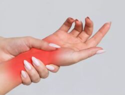 Mengenal Sindrom Tangan Alien: Penyebab, Gejala, dan Pengobatan