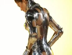 Ketika Si Pacar Spiderman Zendaya Berubah Jadi Robot Seksi